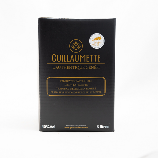 Vue de face du cubi 5 litres de Génépi Authentique Guillaumette, médaille d’or 2024, étiquette rétro beige, 40% vol.
