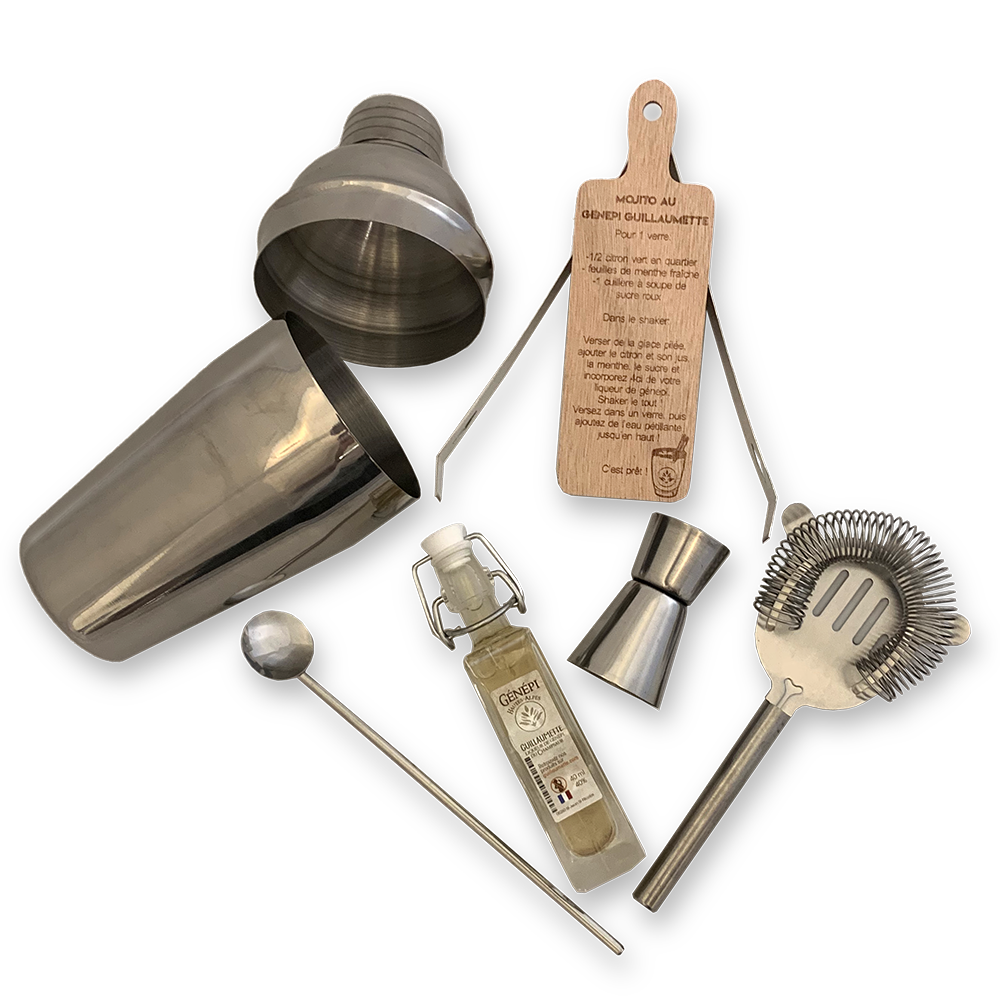 Vue décomposée du set à cocktail Guillaumette avec mignonette de génépi, shaker, doseur, cuillère, filtre, pince à glaçons et planchette gravée avec la recette du mojito au génépi.