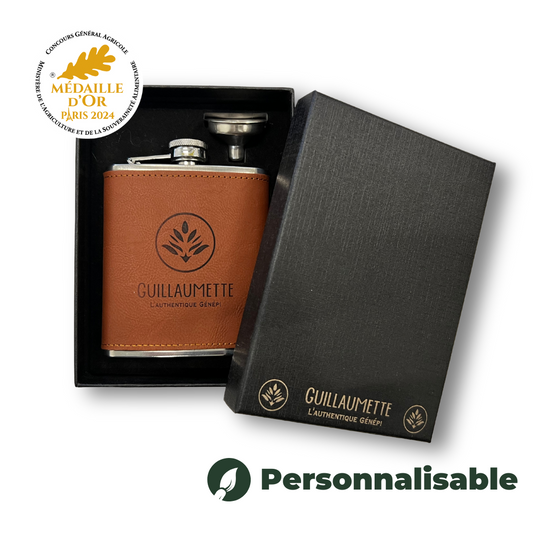 Présentation en coffret de la flasque de génépi 20cl avec logo Guillaumette gravé